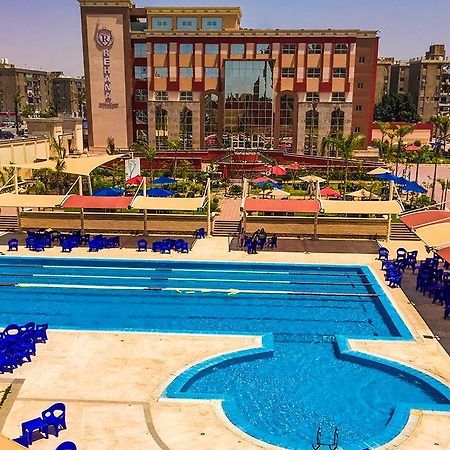Rehana Plaza Hotel Il Il Cairo Esterno foto The swimming pool at the hotel