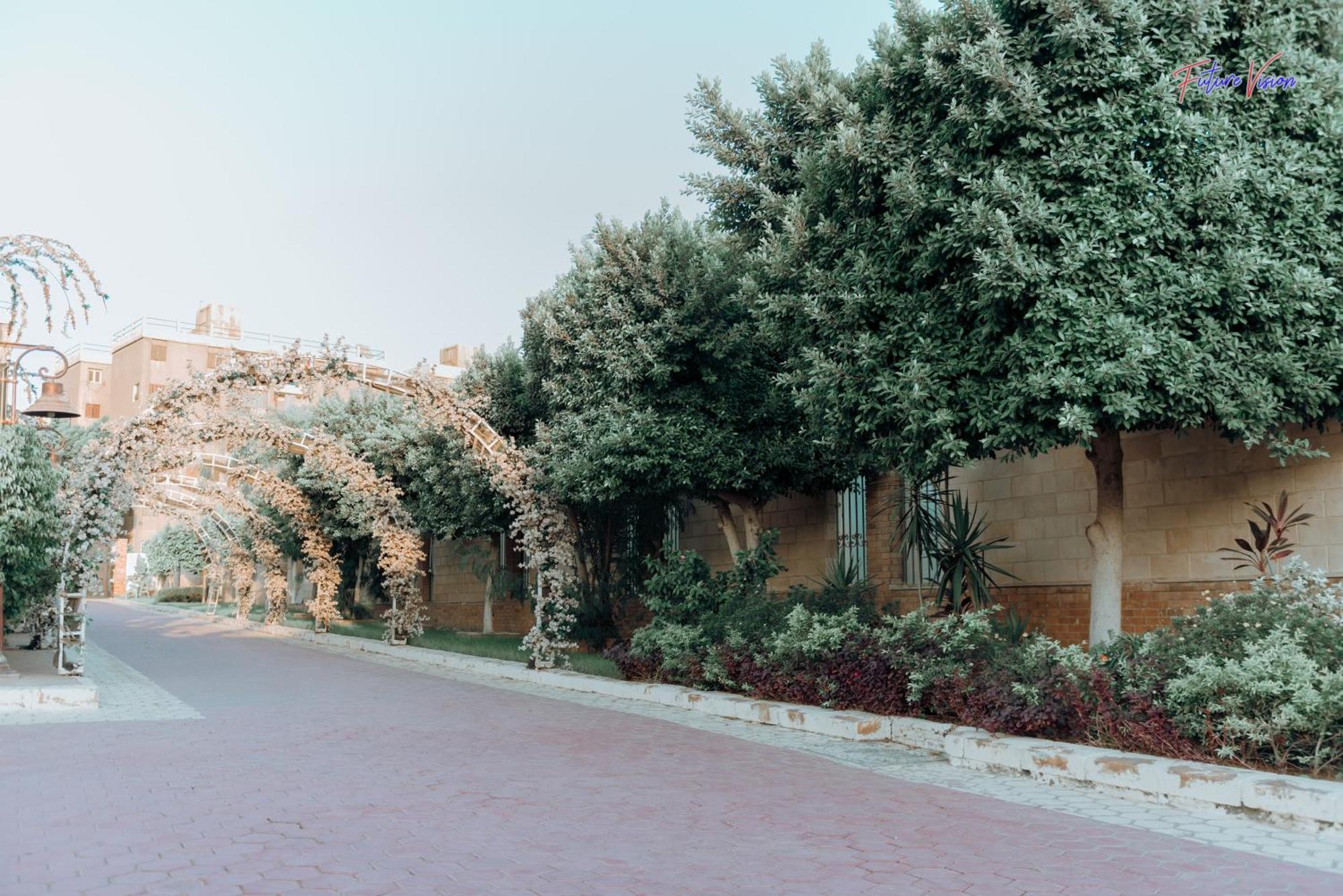 Rehana Plaza Hotel Il Il Cairo Esterno foto The entrance to the garden