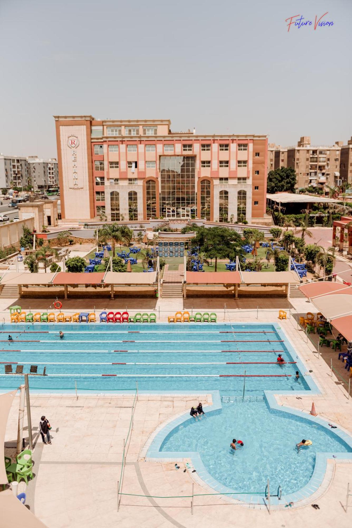 Rehana Plaza Hotel Il Il Cairo Esterno foto The swimming pool at the club